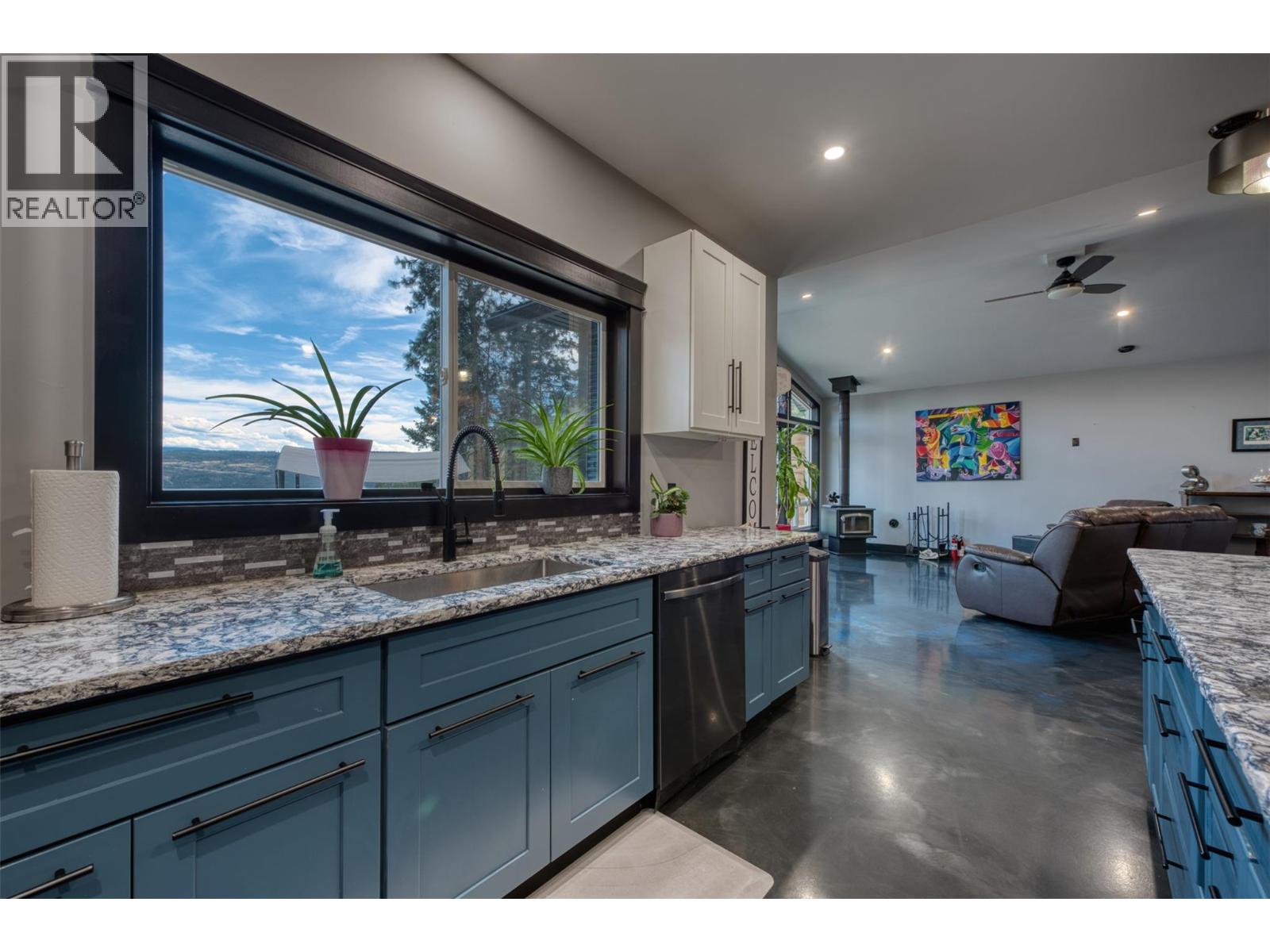10795 Westshore Road Property Photo 8