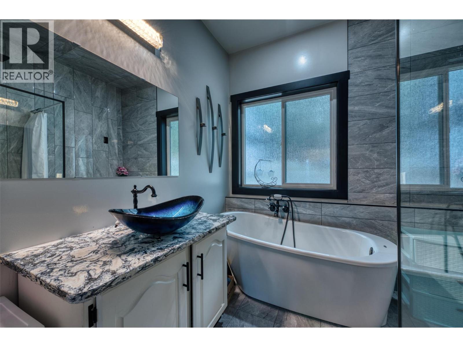 10795 Westshore Road Property Photo 10