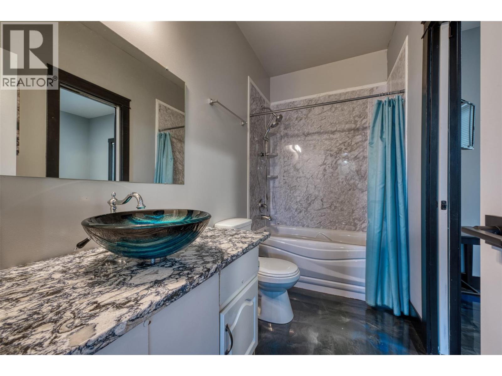 10795 Westshore Road Property Photo 13