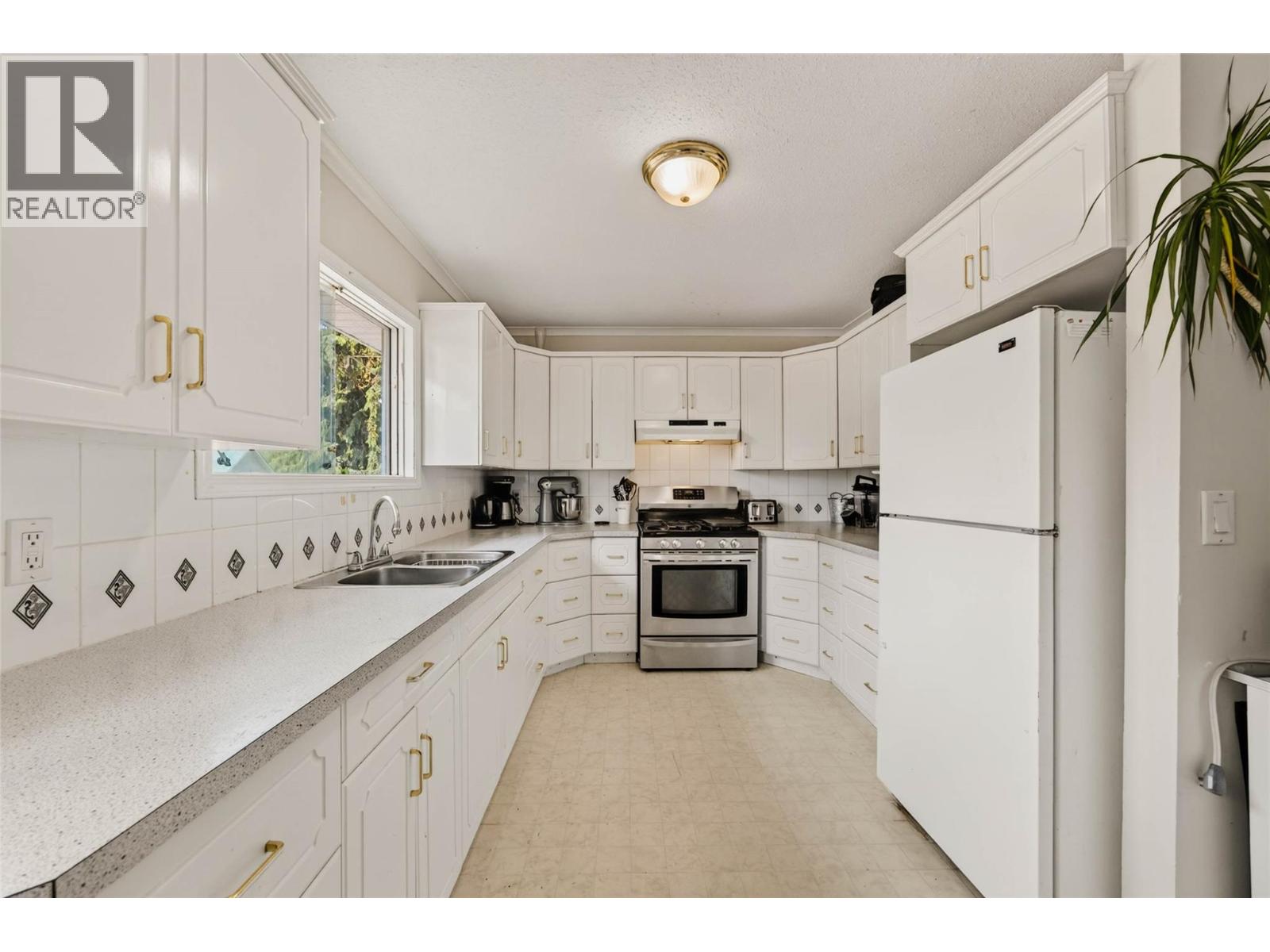 115 Second Street Property Photo 6