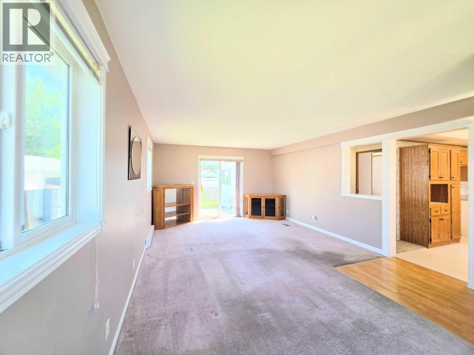 390 Mission Place Property Photo 2