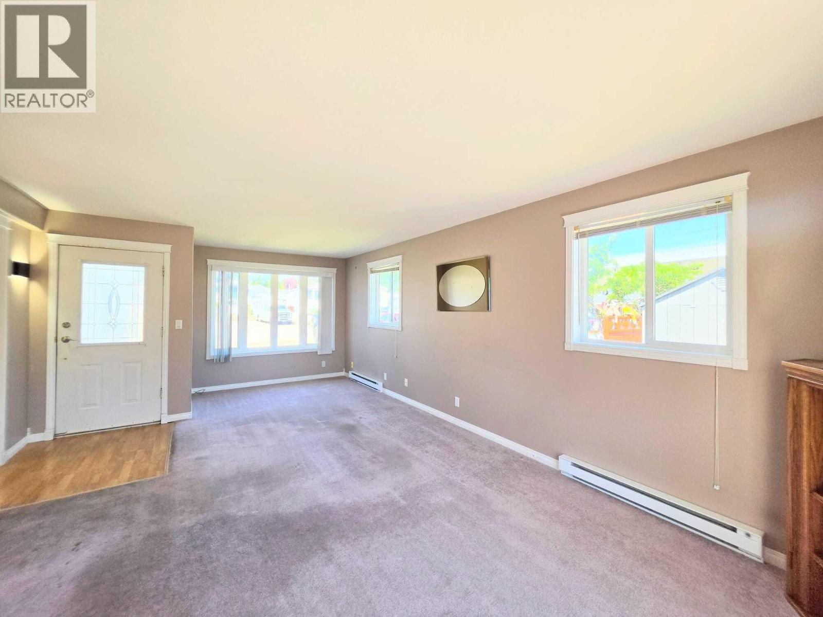 390 Mission Place Property Photo 4