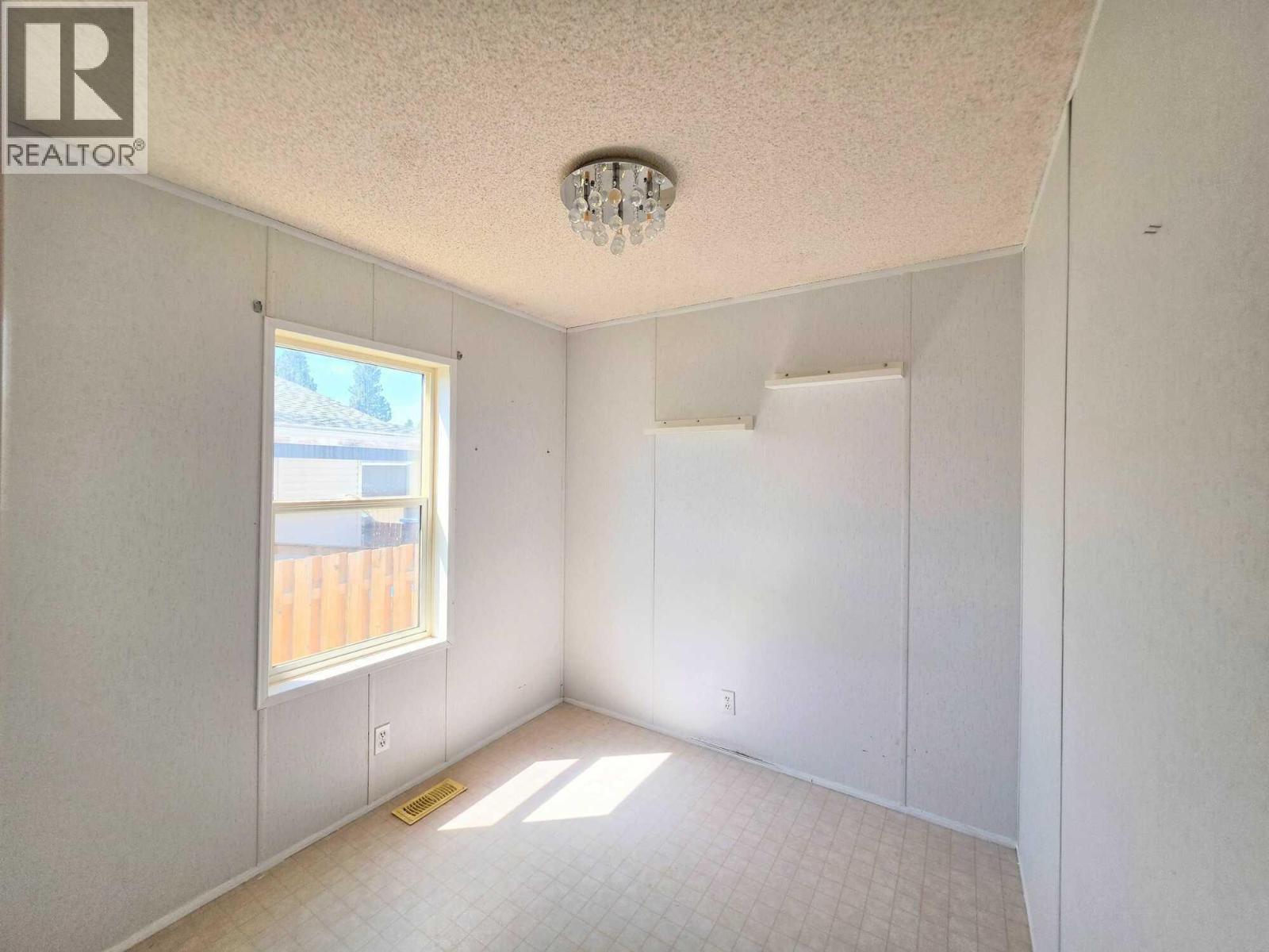 390 Mission Place Property Photo 11