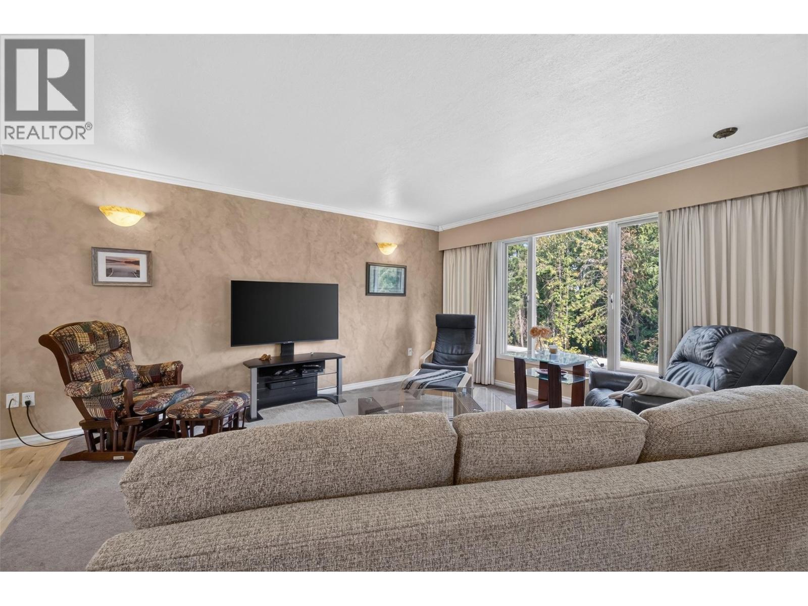 2730 5 Avenue Ne Property Photo 9