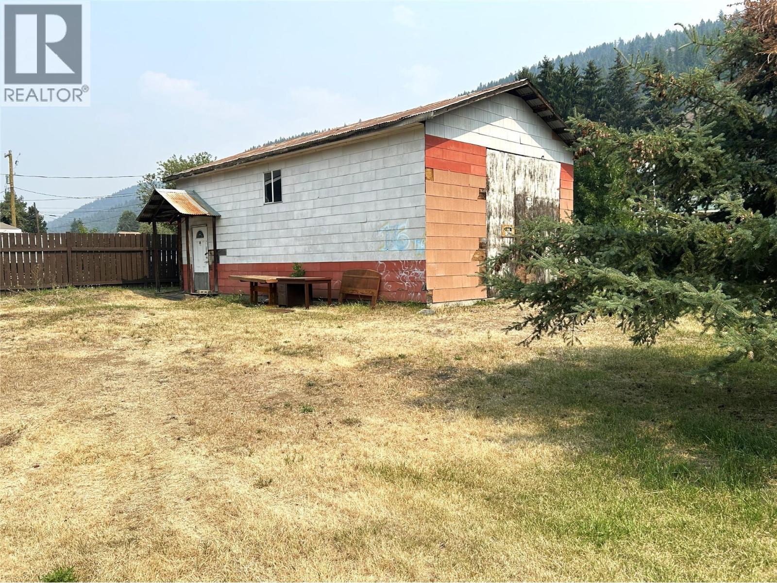 176 Copper Avenue N Property Photo 1