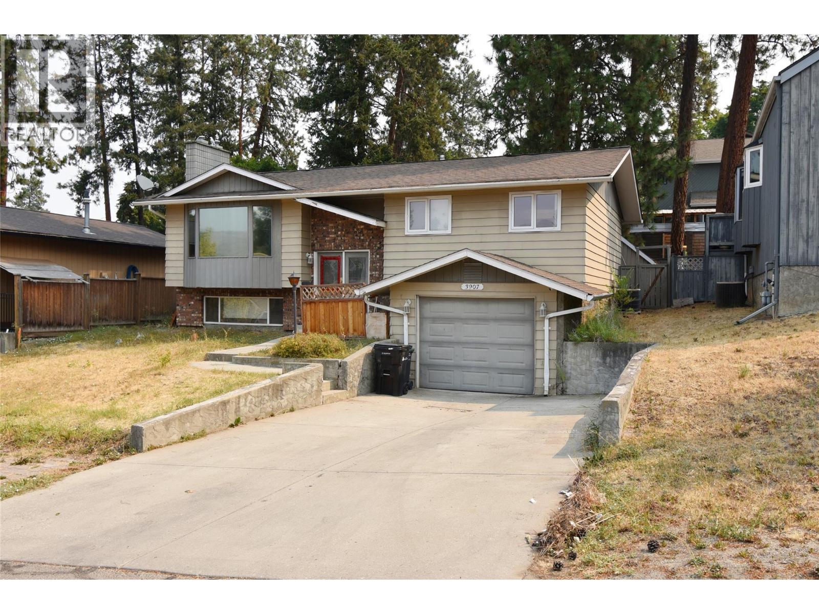 3907 17 Street Property Photo 1