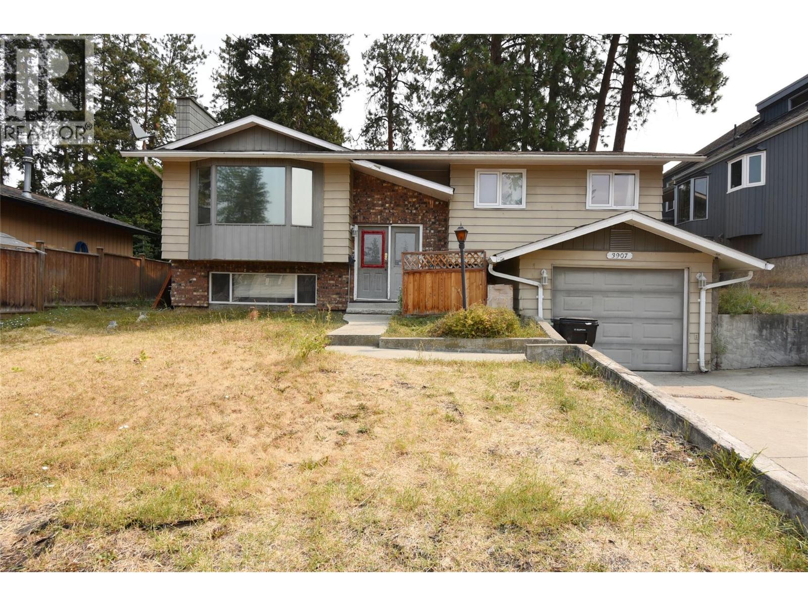 3907 17 Street Property Photo 3