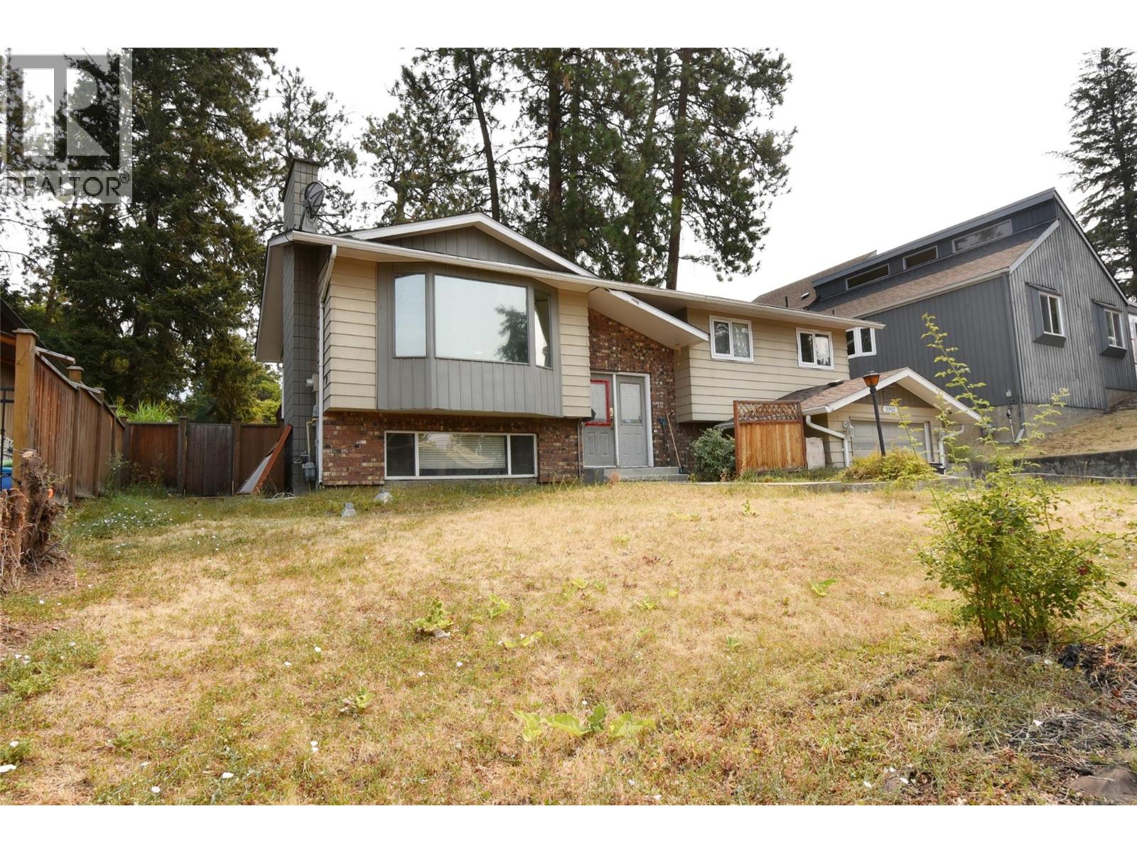 3907 17 Street Property Photo 4