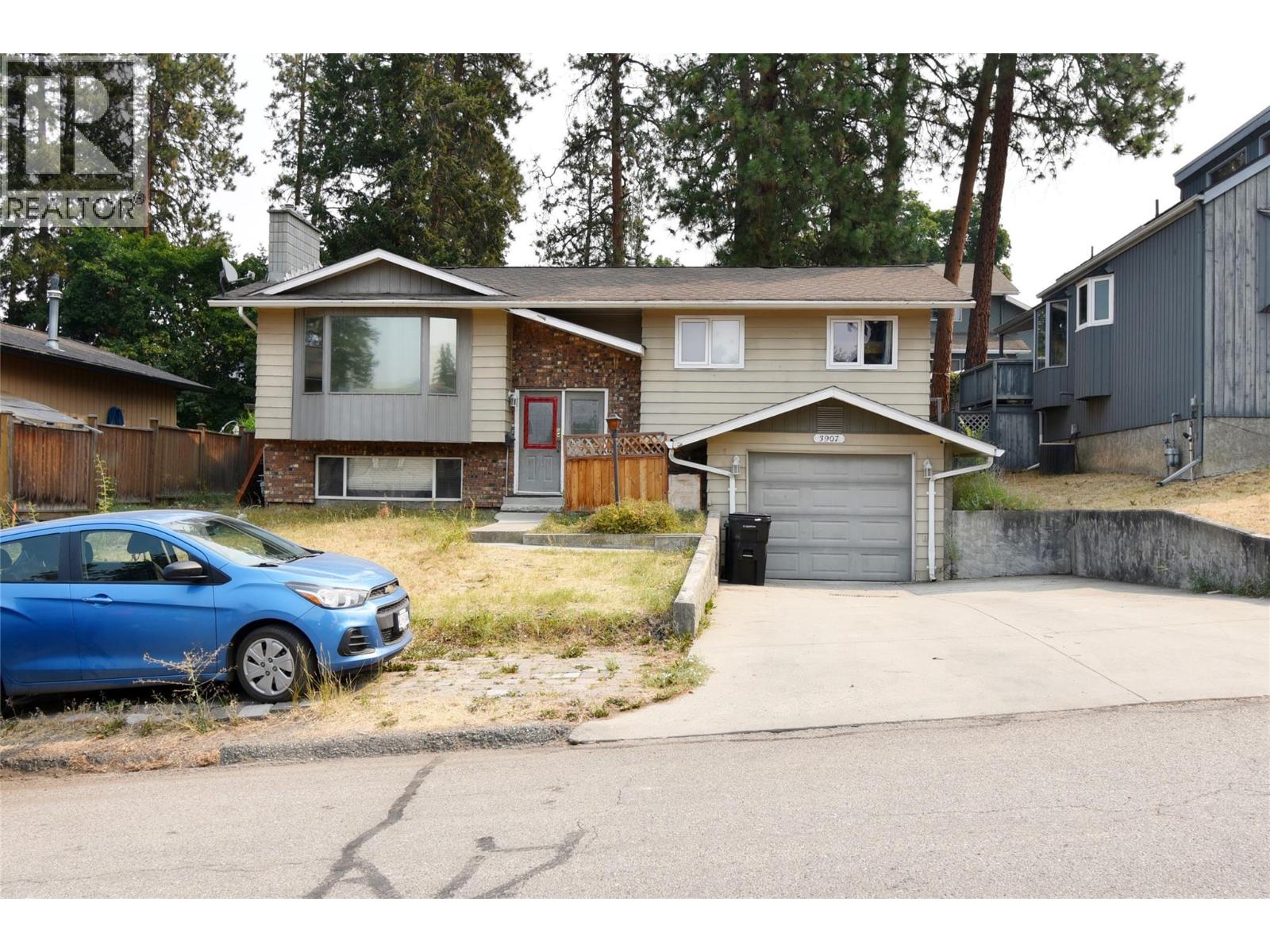 3907 17 Street Property Photo 5