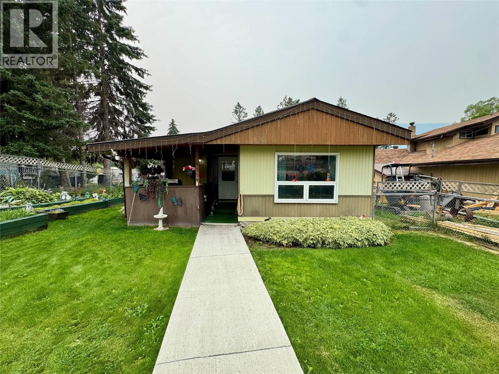 4784 Selkirk Avenue Property Photo 1