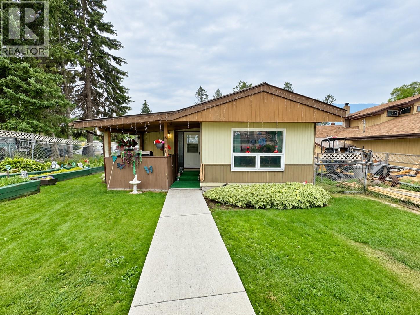 4784 Selkirk Avenue Property Photo 1