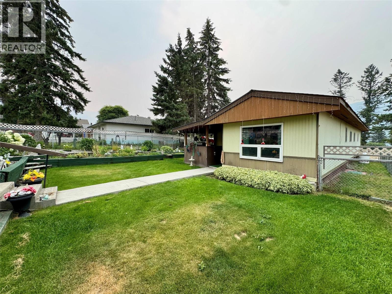 4784 Selkirk Avenue Property Photo 2