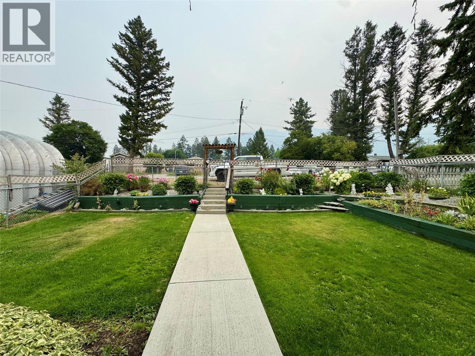 4784 Selkirk Avenue Property Photo 3