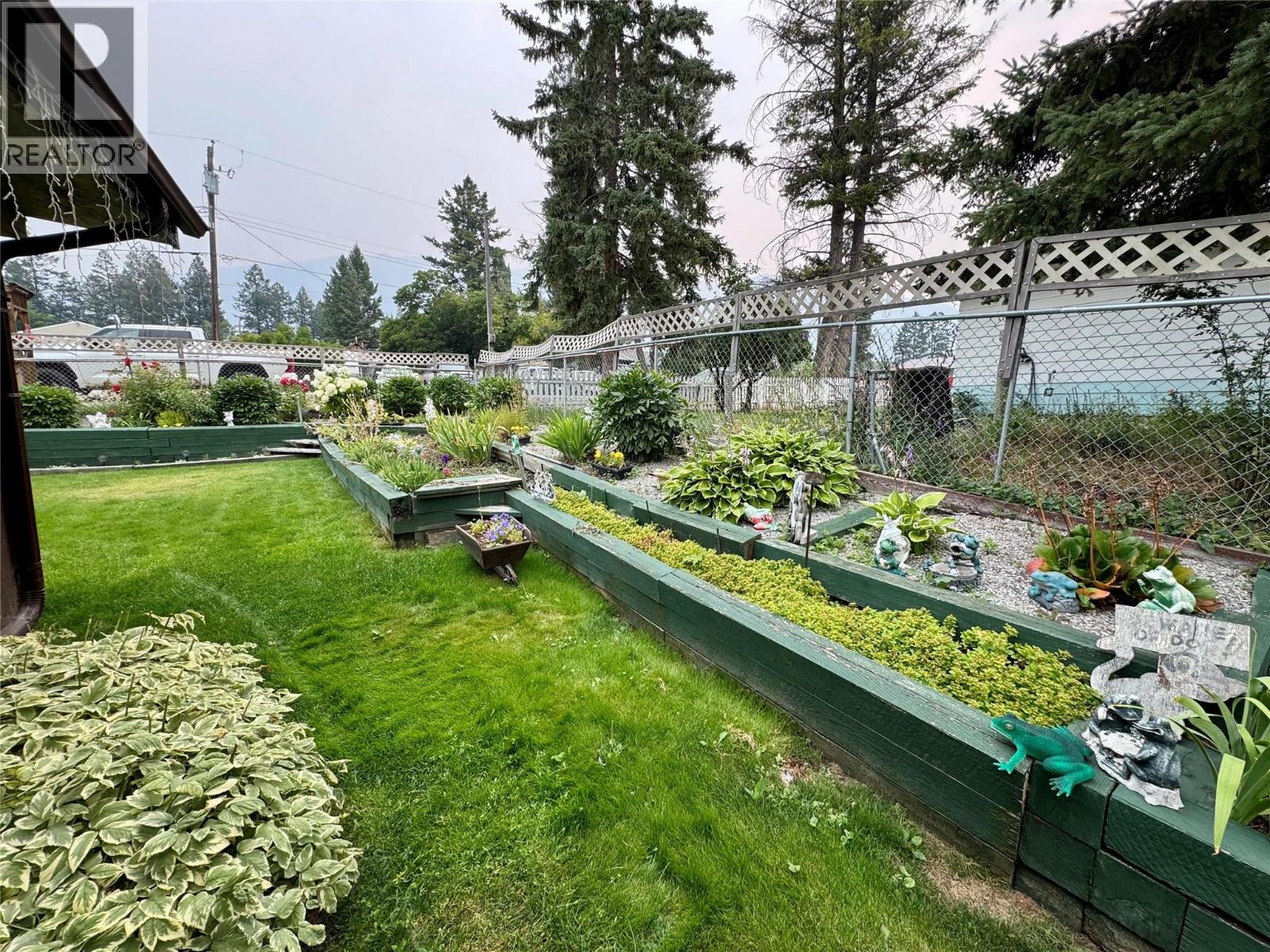 4784 Selkirk Avenue Property Photo 4