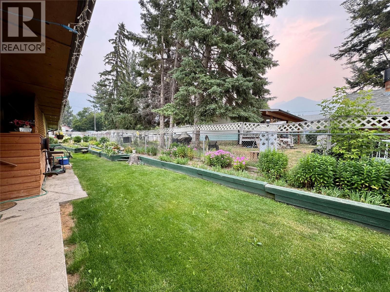 4784 Selkirk Avenue Property Photo 6