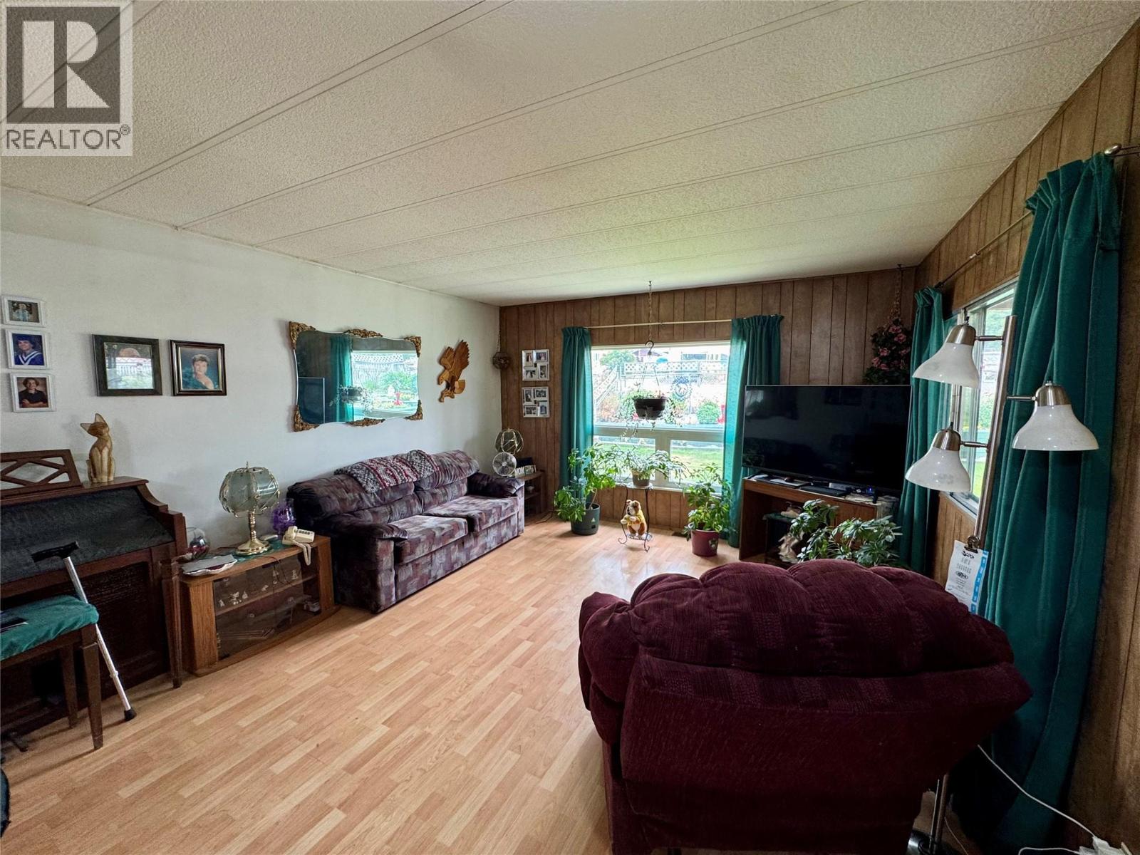 4784 Selkirk Avenue Property Photo 9