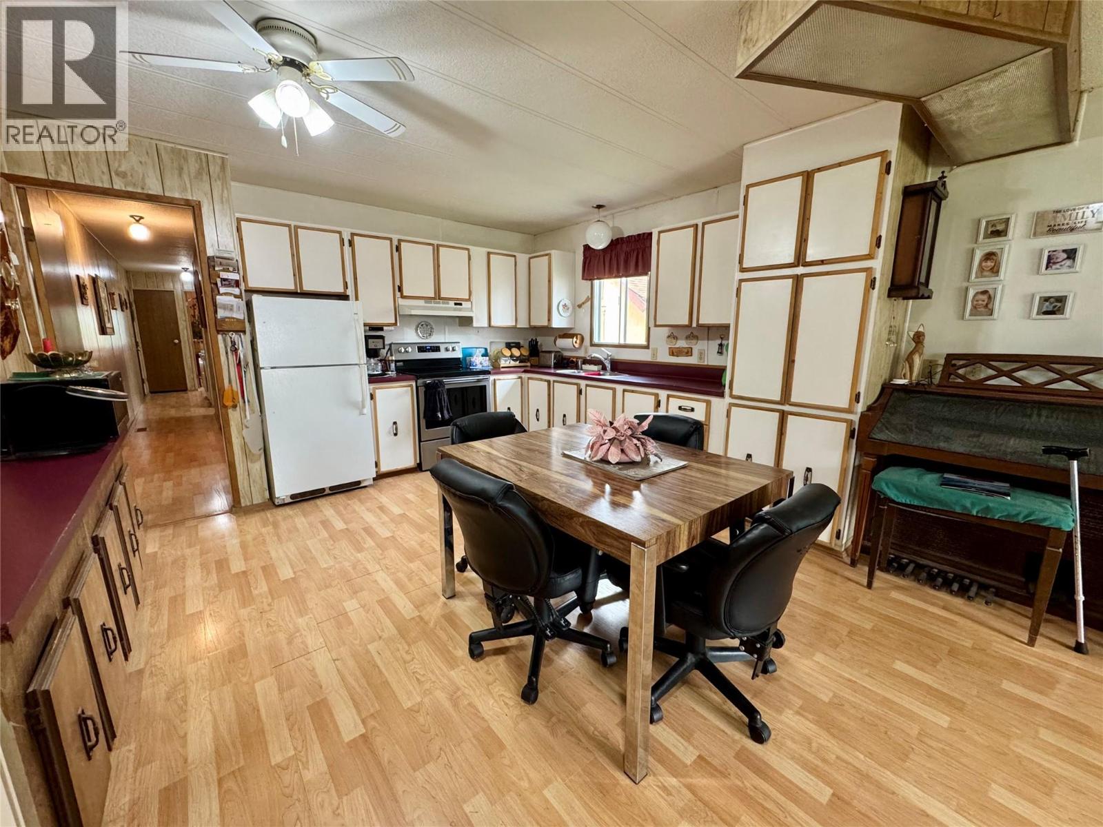 4784 Selkirk Avenue Property Photo 10