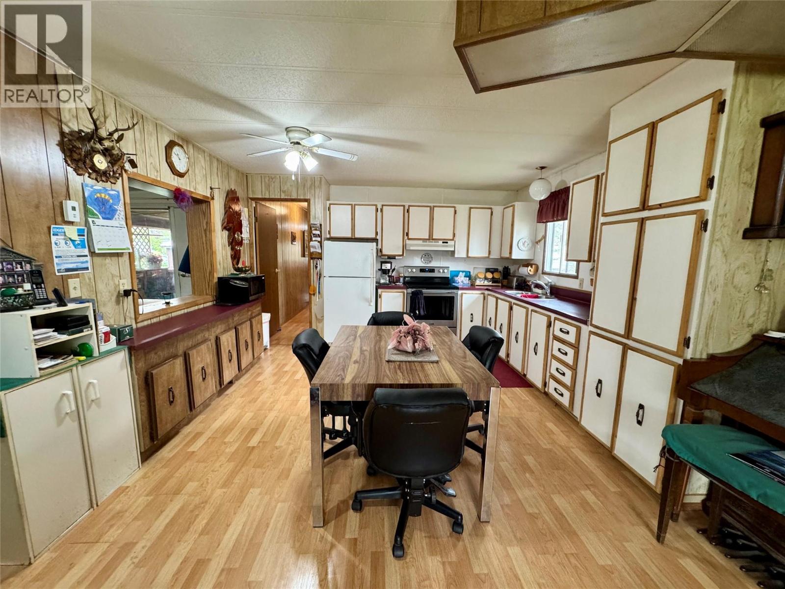 4784 Selkirk Avenue Property Photo 11