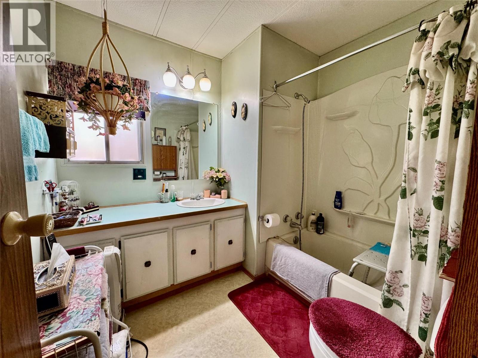 4784 Selkirk Avenue Property Photo 18