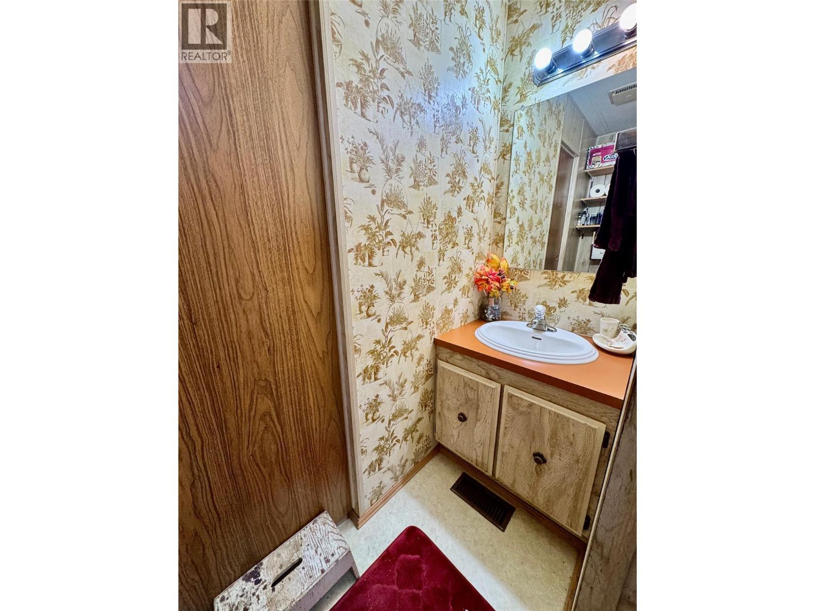 4784 Selkirk Avenue Property Photo 20