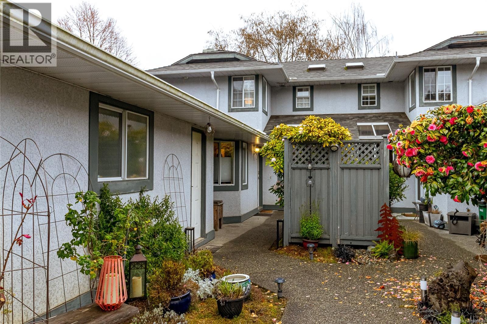 14 5110 Cordova Bay Rd Property Photo 2
