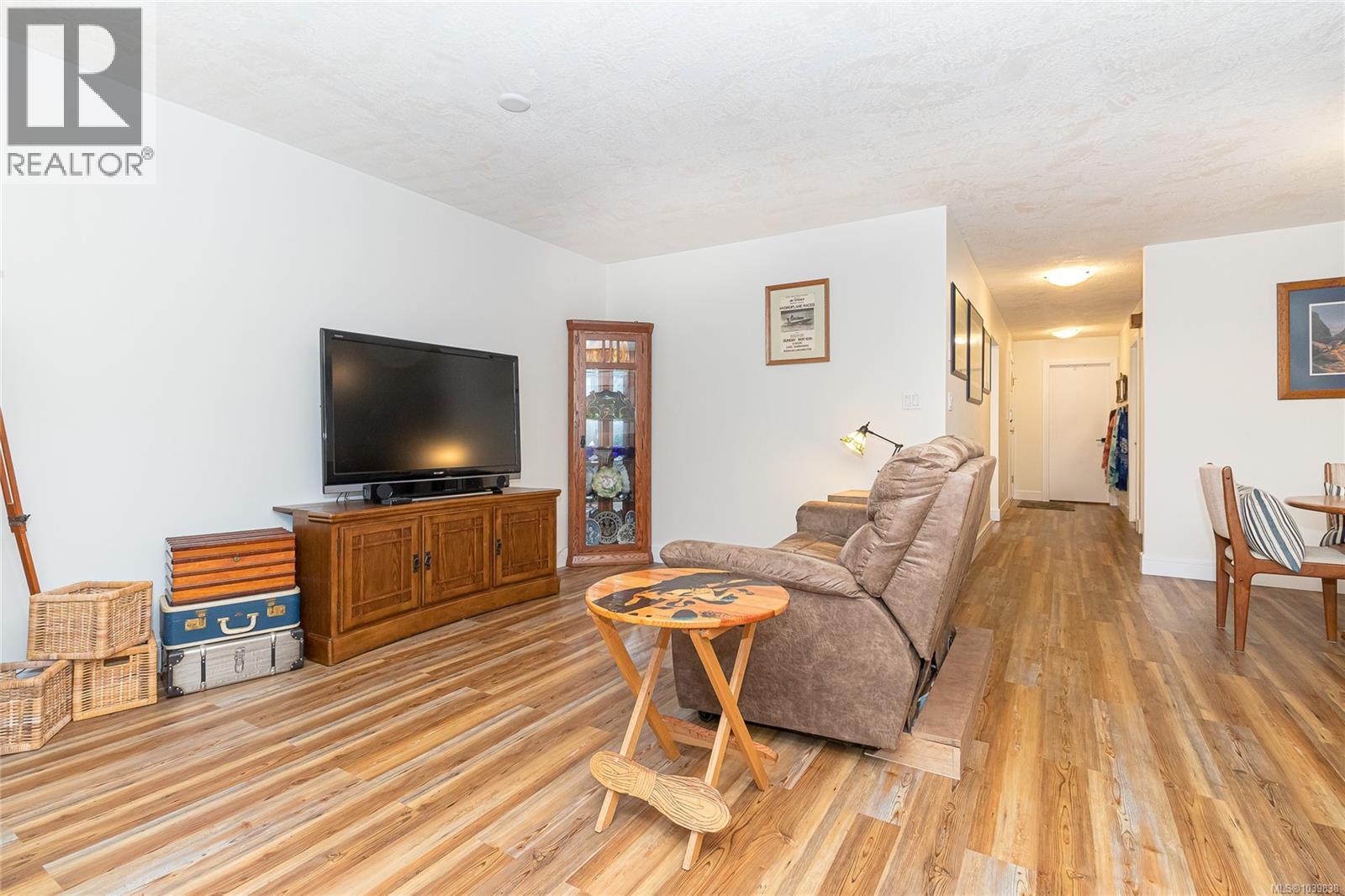 14 5110 Cordova Bay Rd Property Photo 4