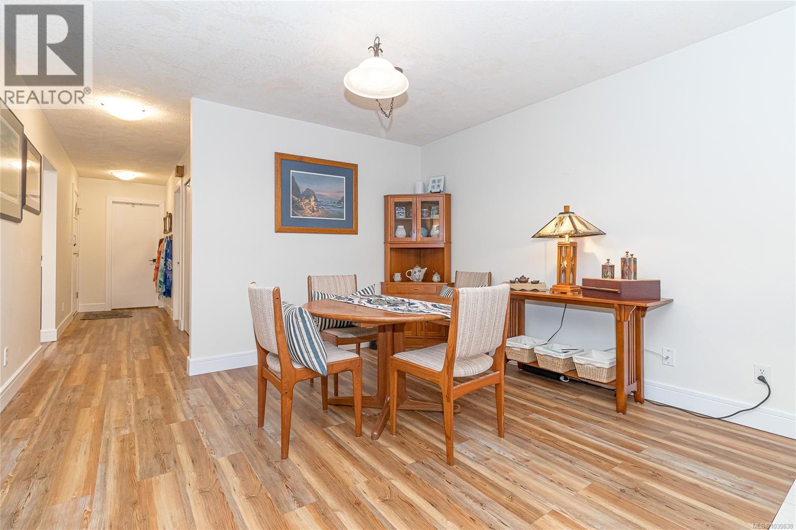 14 5110 Cordova Bay Rd Property Photo 6