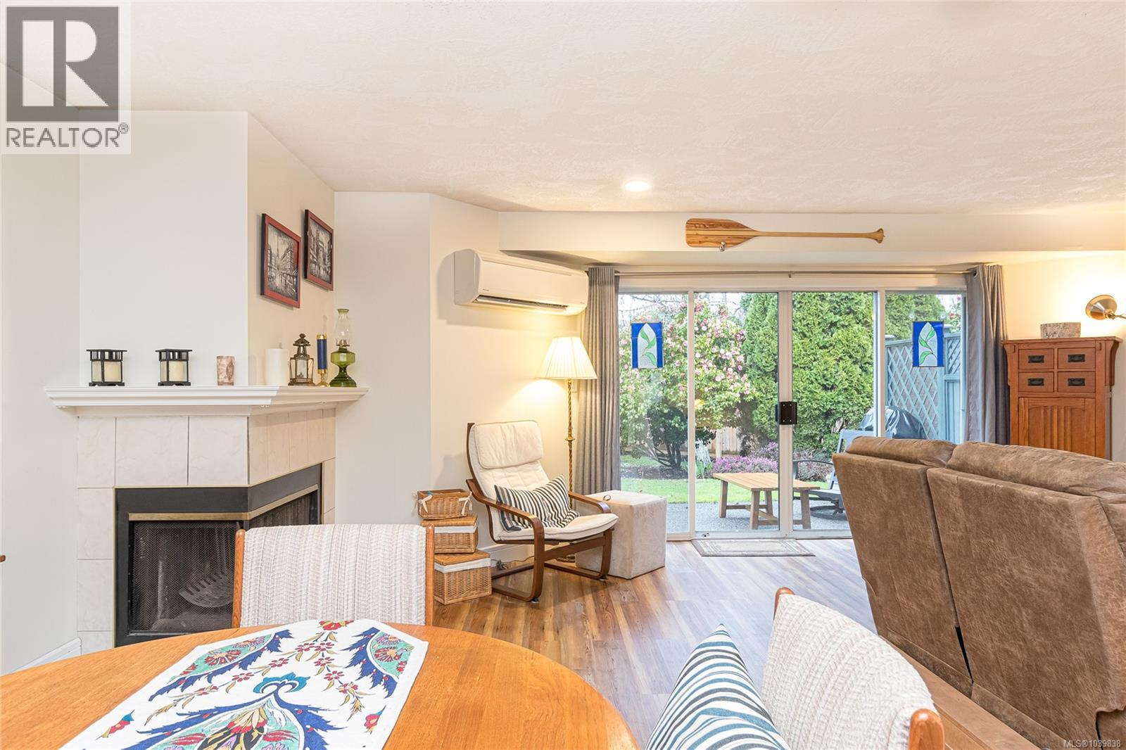 14 5110 Cordova Bay Rd Property Photo 8