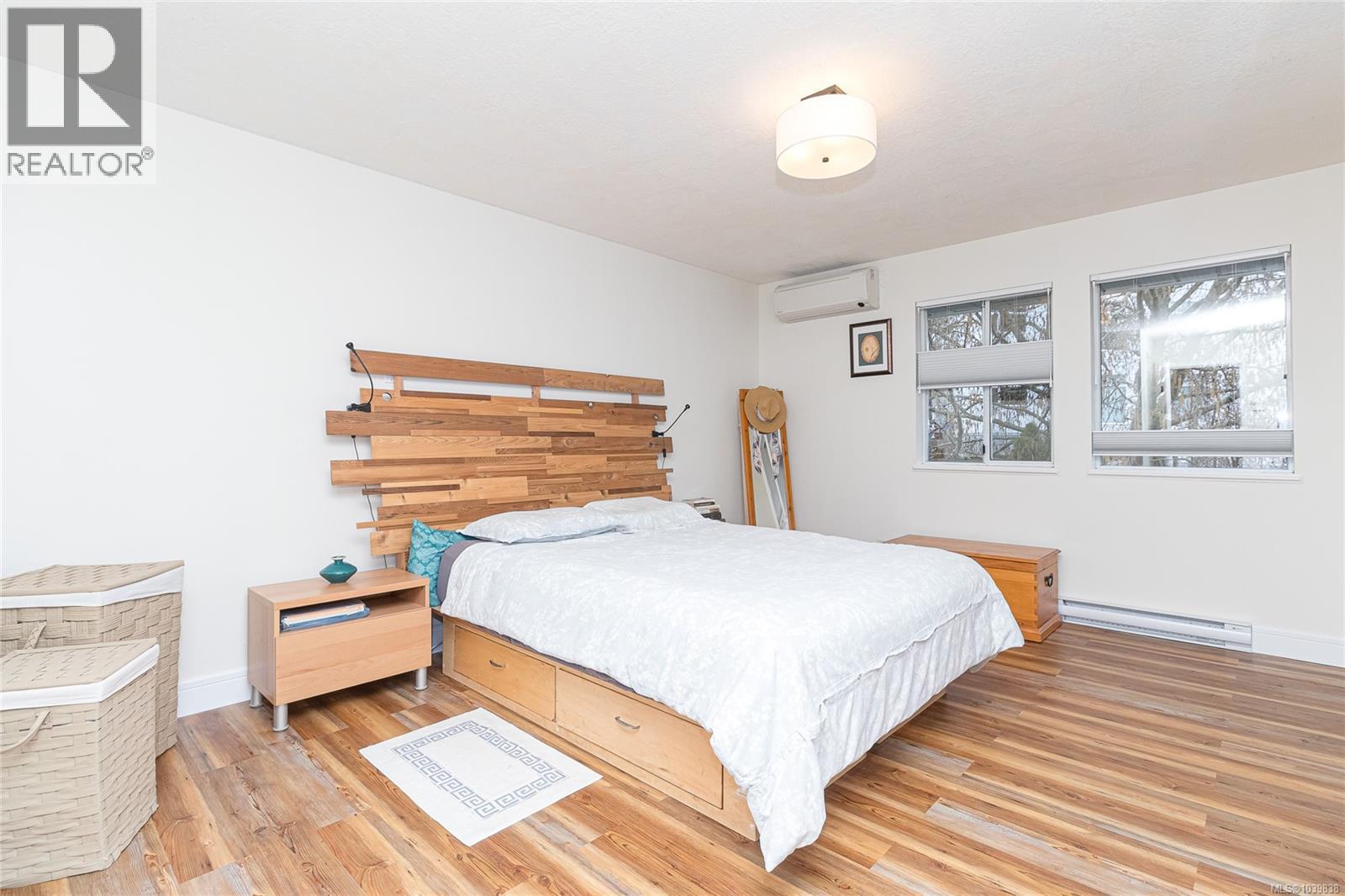 14 5110 Cordova Bay Rd Property Photo 12