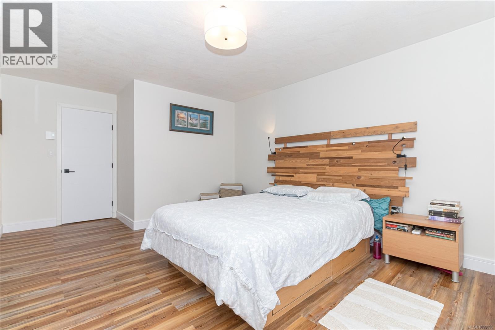 14 5110 Cordova Bay Rd Property Photo 13