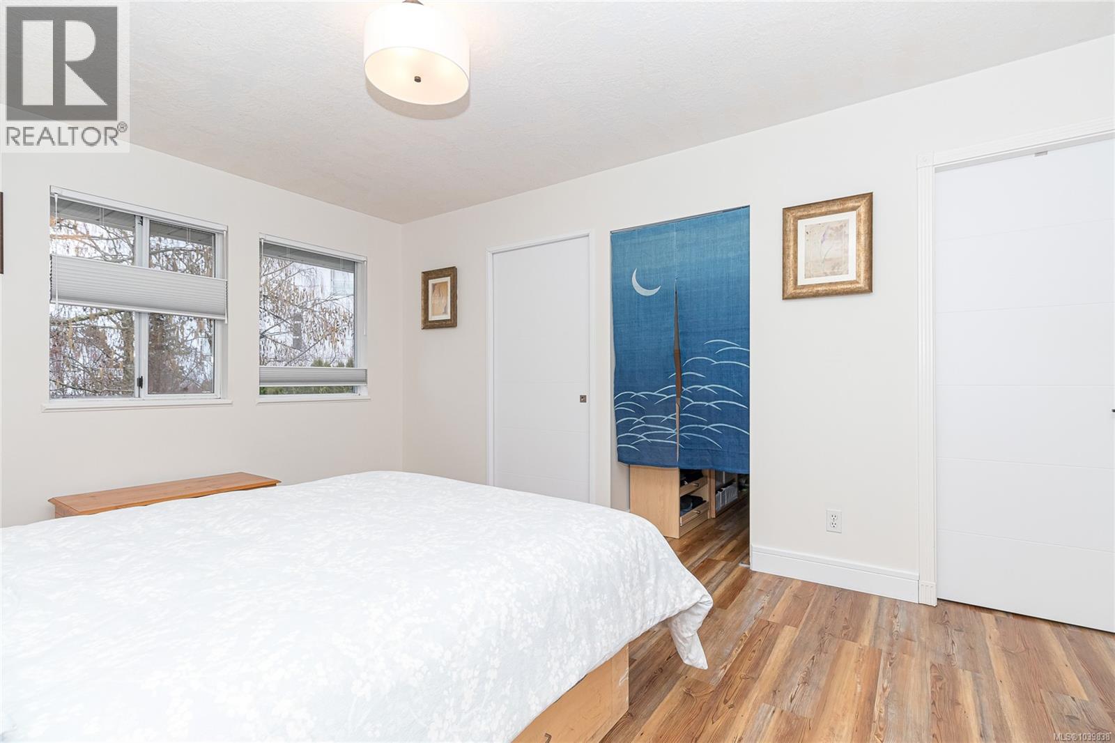 14 5110 Cordova Bay Rd Property Photo 14