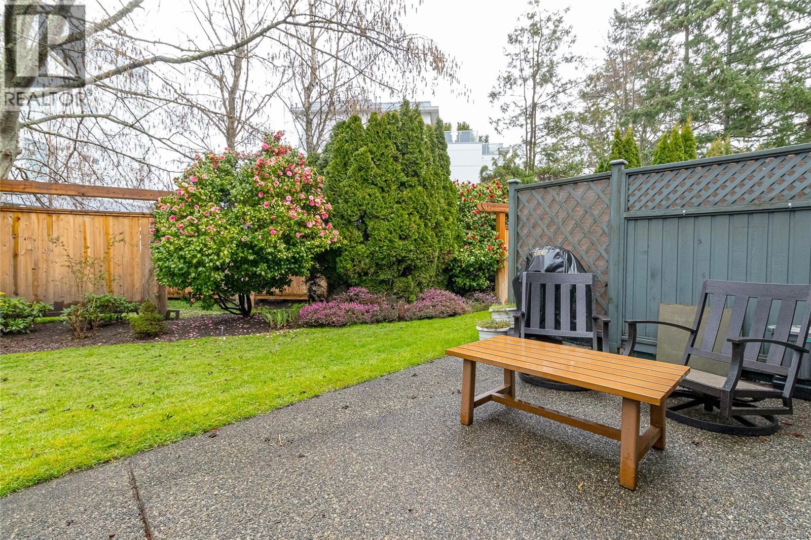 14 5110 Cordova Bay Rd Property Photo 22