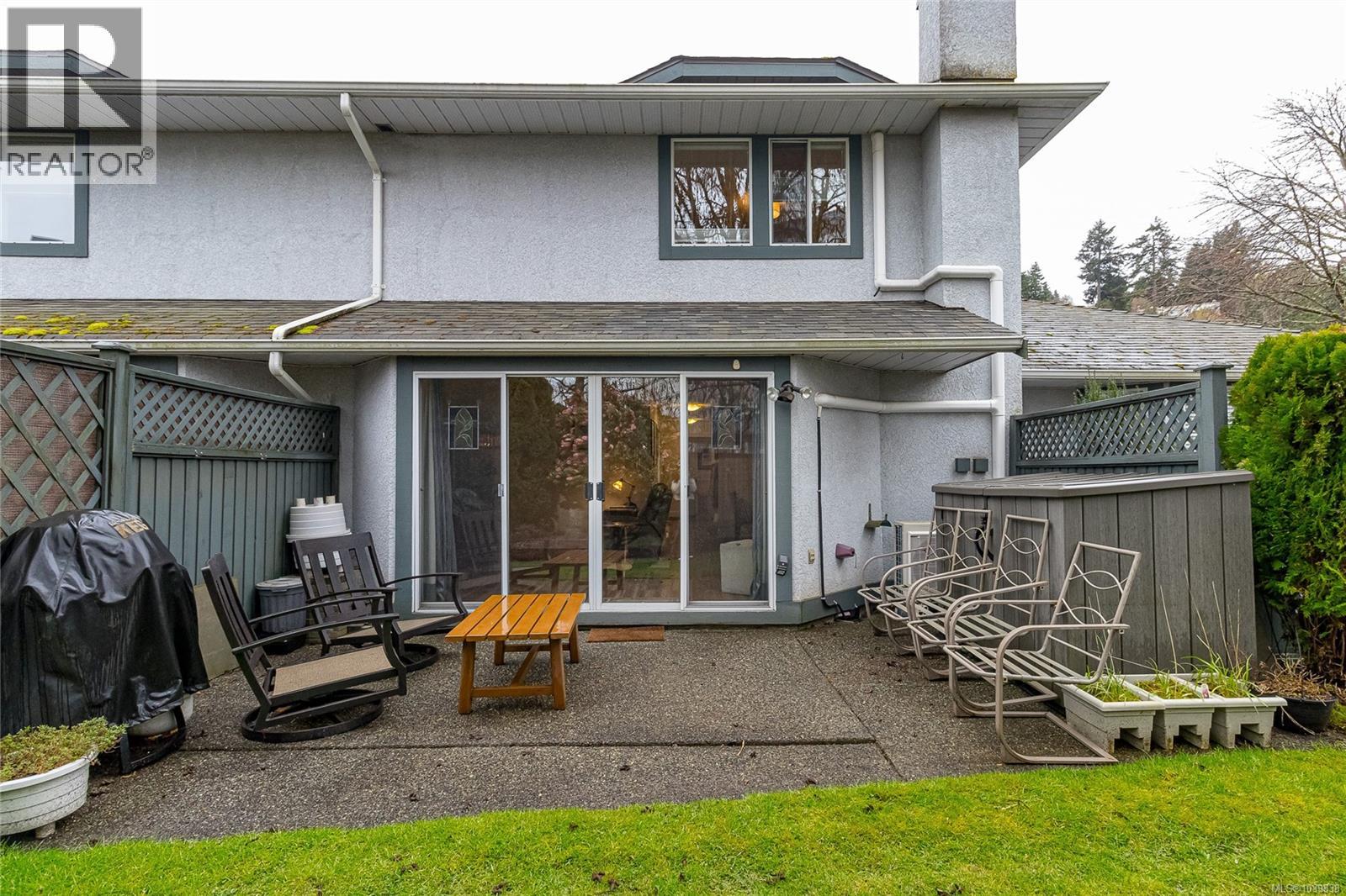14 5110 Cordova Bay Rd Property Photo 23