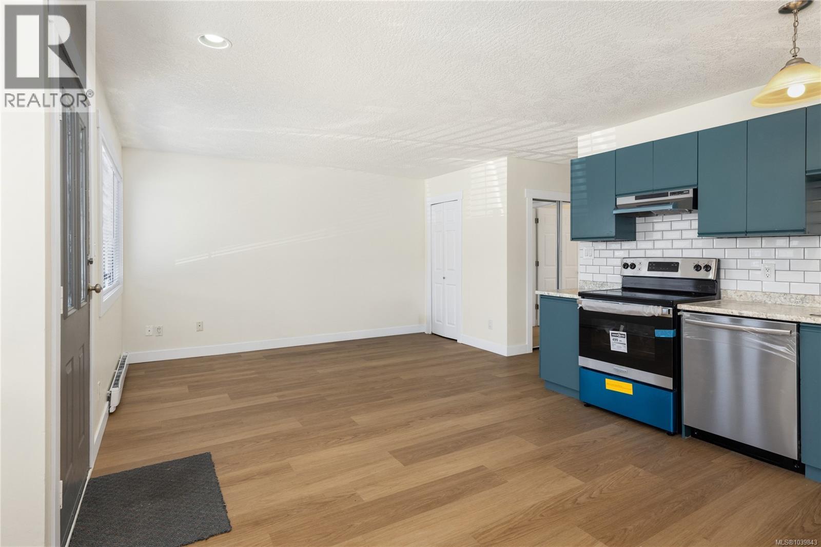 304 2525 Dingwall St Property Photo 6