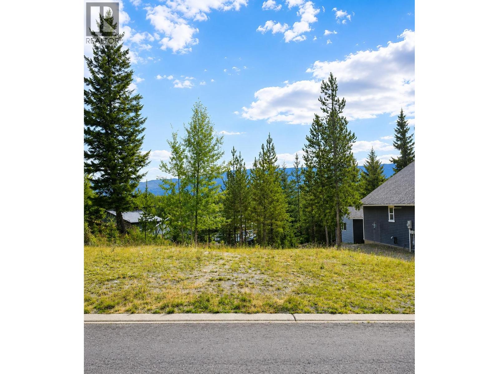 86 DEERBORNE Drive Property Photo 1