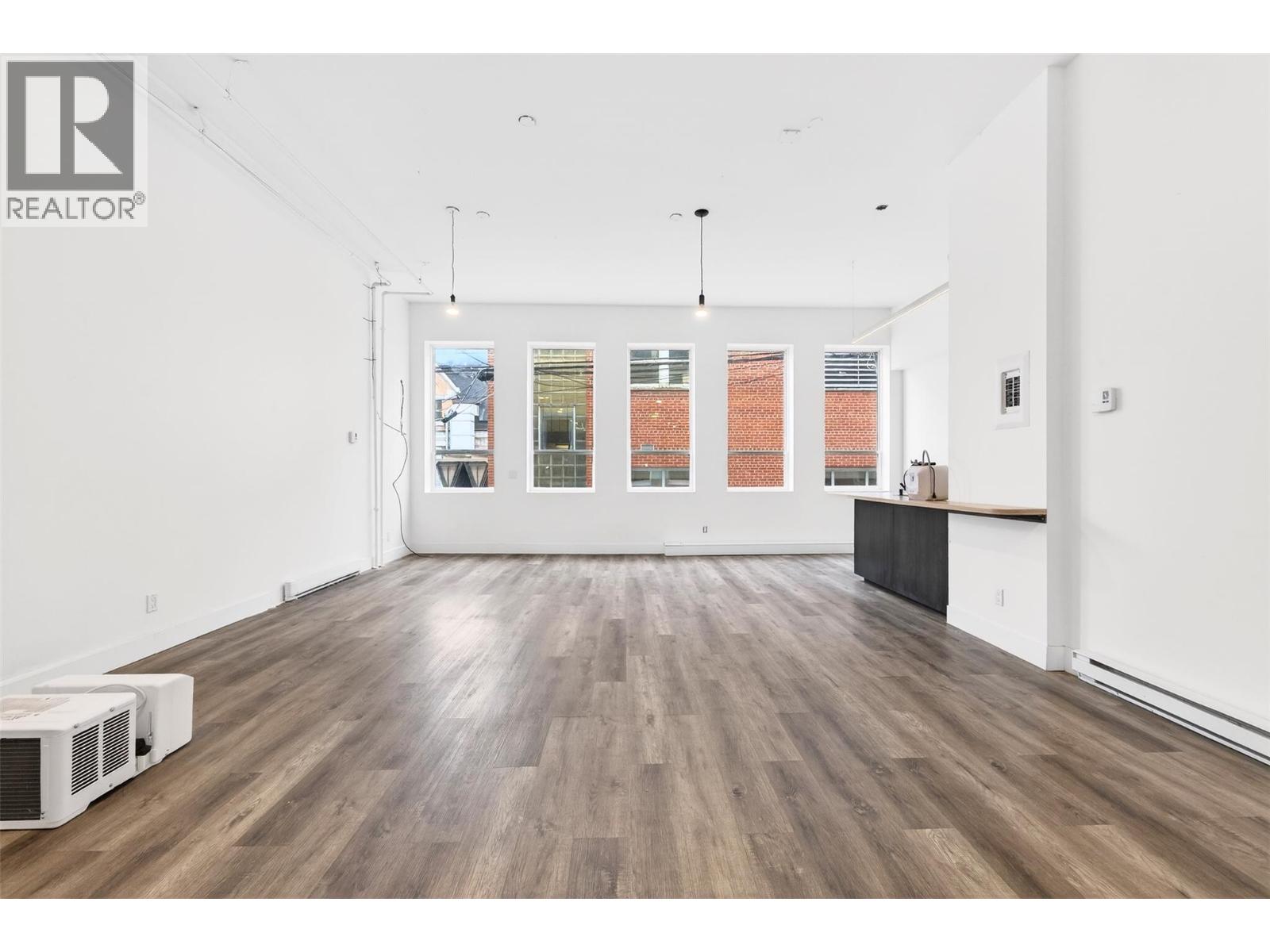 533 Baker Street Unit# 2 Property Photo 1