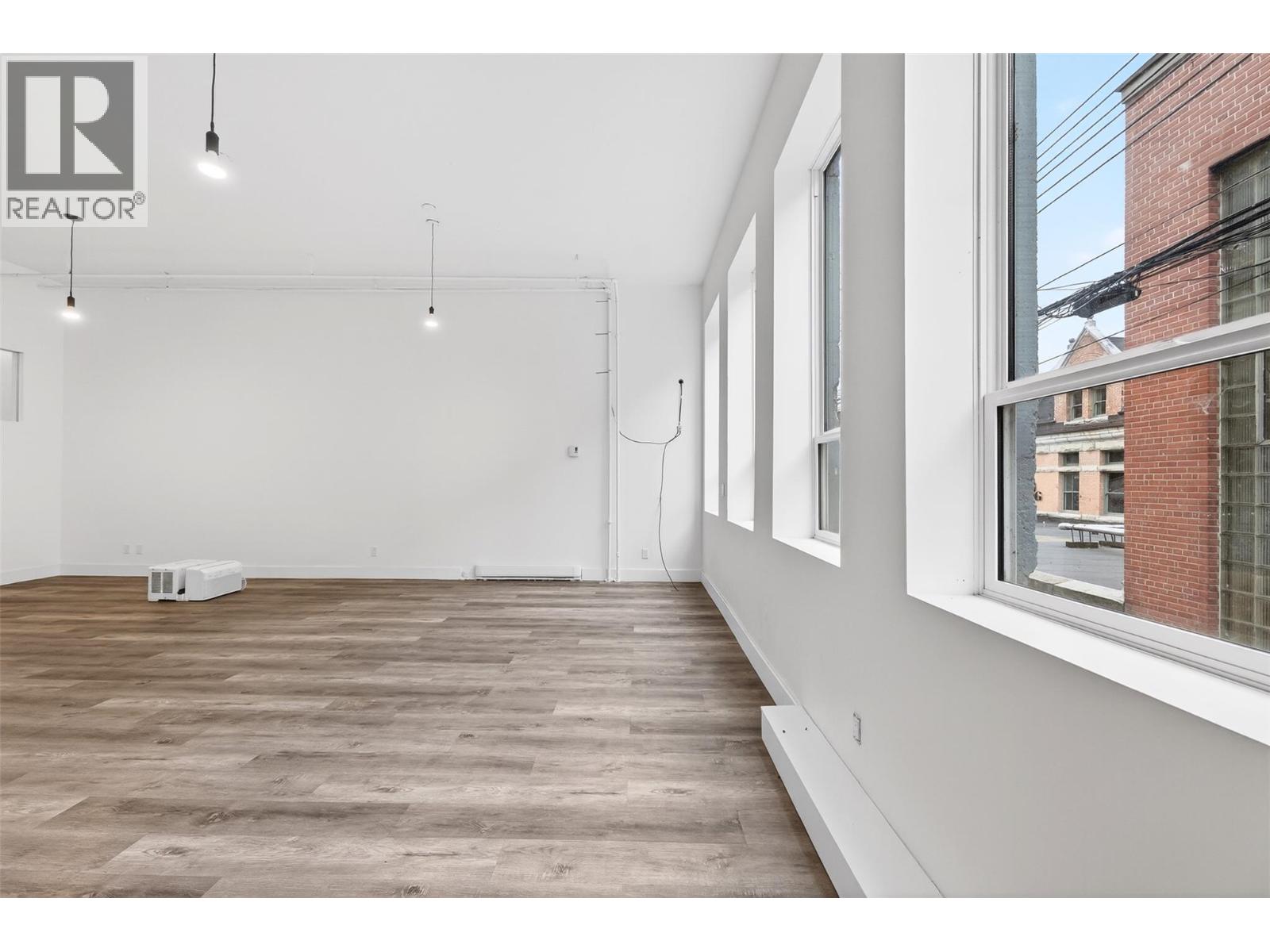 533 Baker Street Unit# 2 Property Photo 17