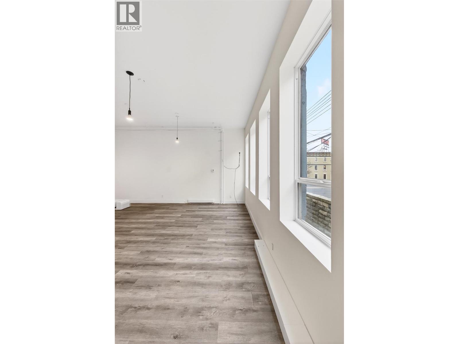 533 Baker Street Unit# 2 Property Photo 18