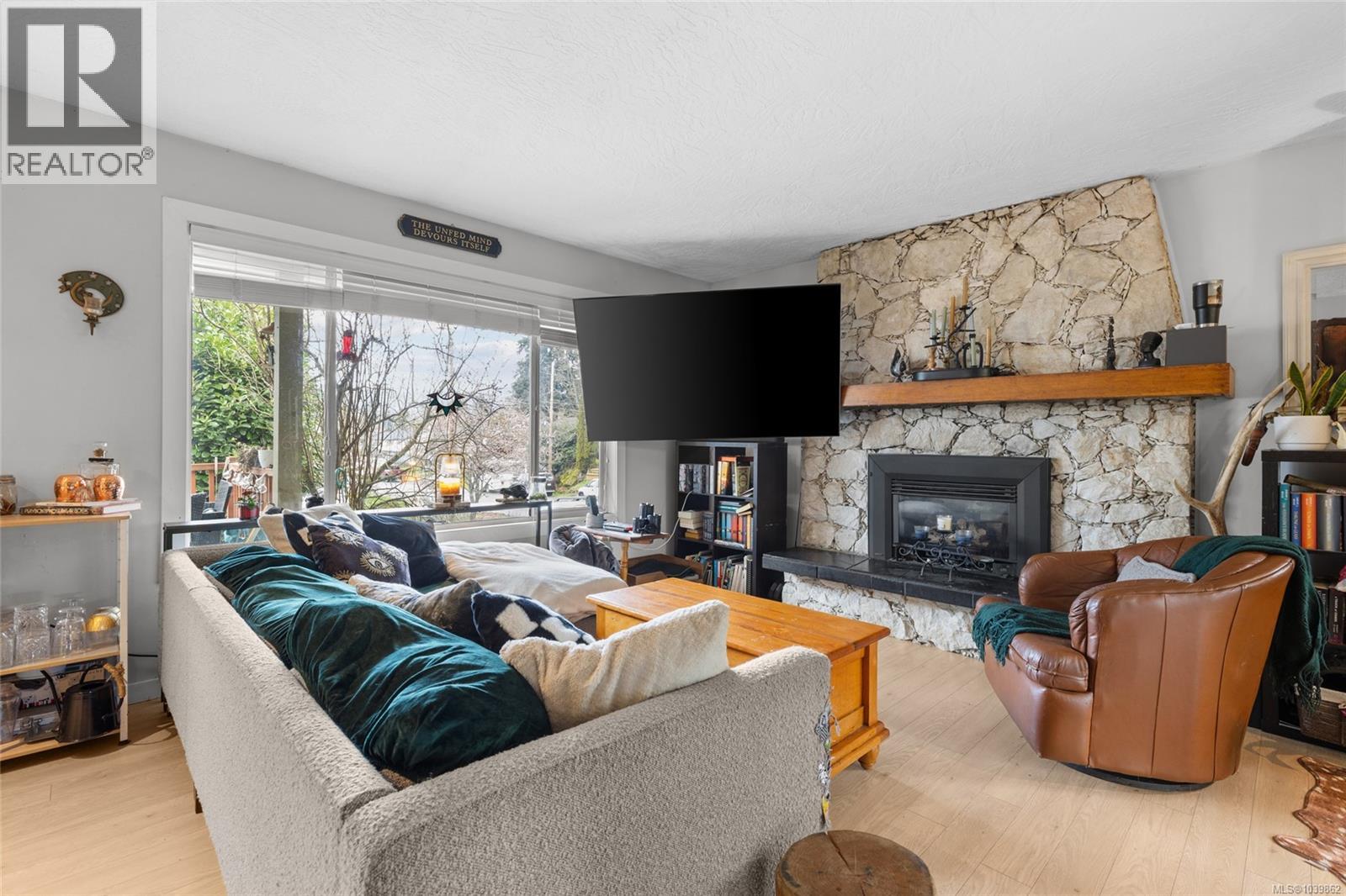 661 Marlisa Pl Property Photo 2