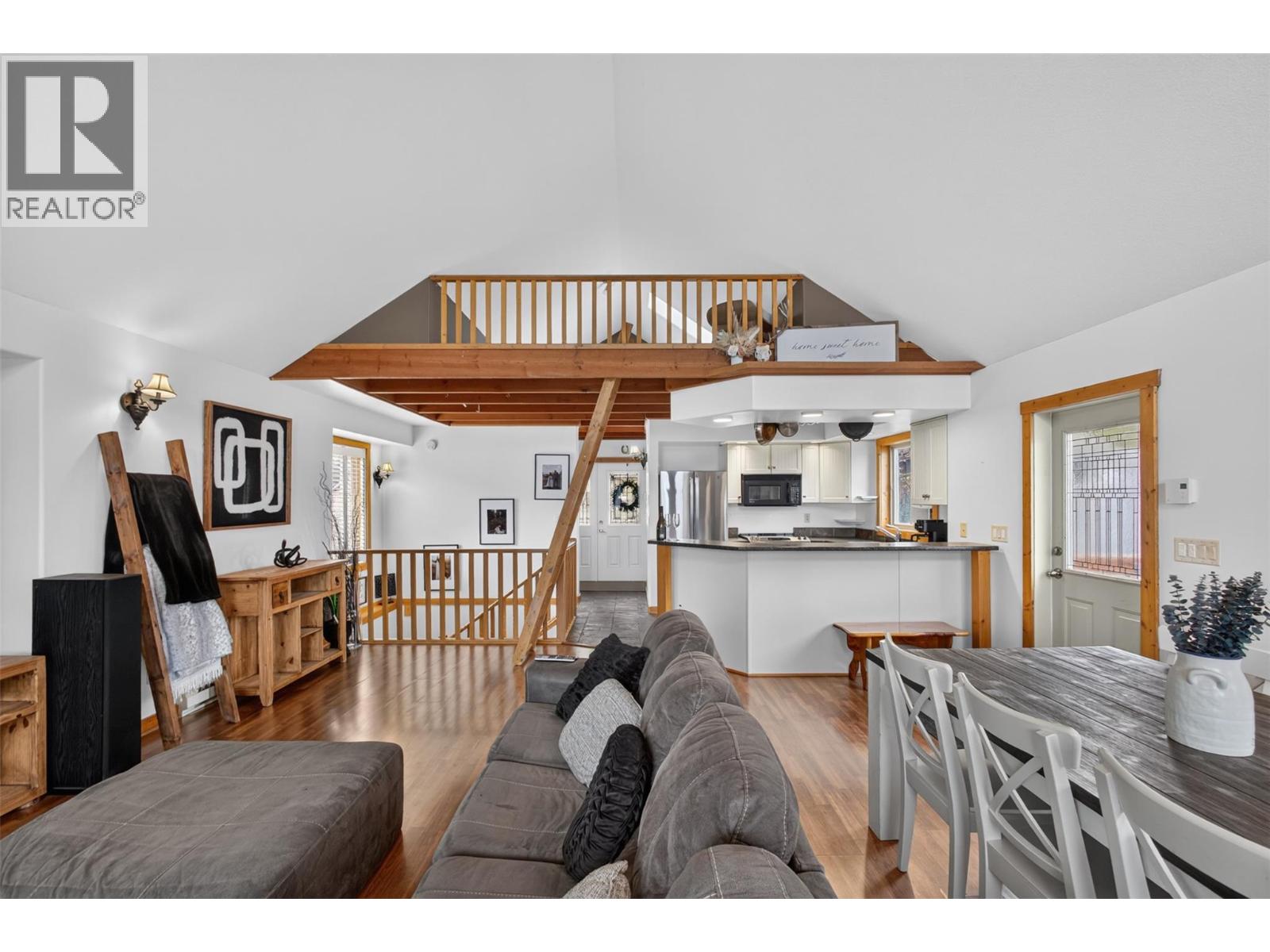 10375 Westshore Road Property Photo 5
