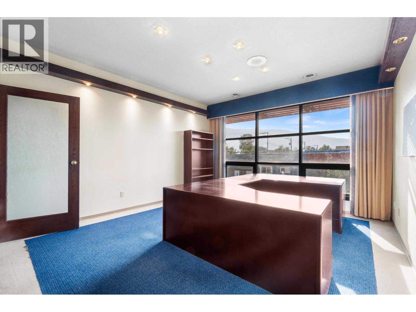 218a Broadway Street W Property Photo 8