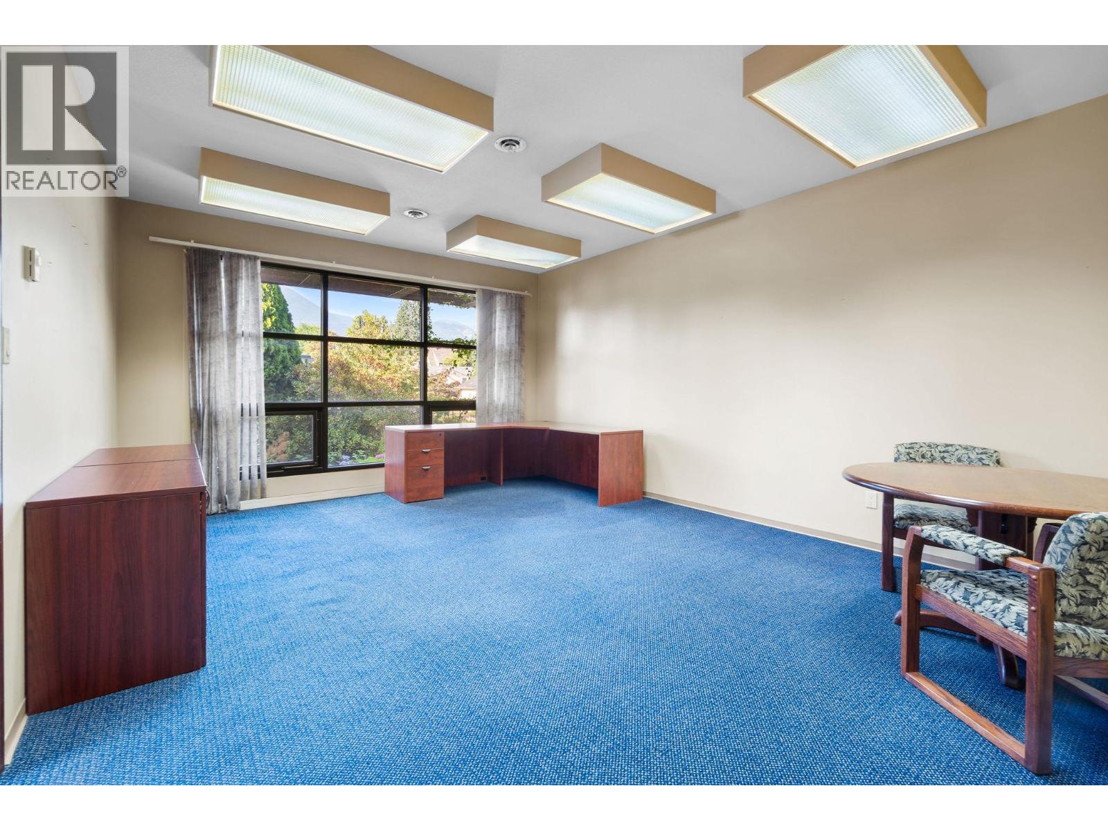 218a Broadway Street W Property Photo 11