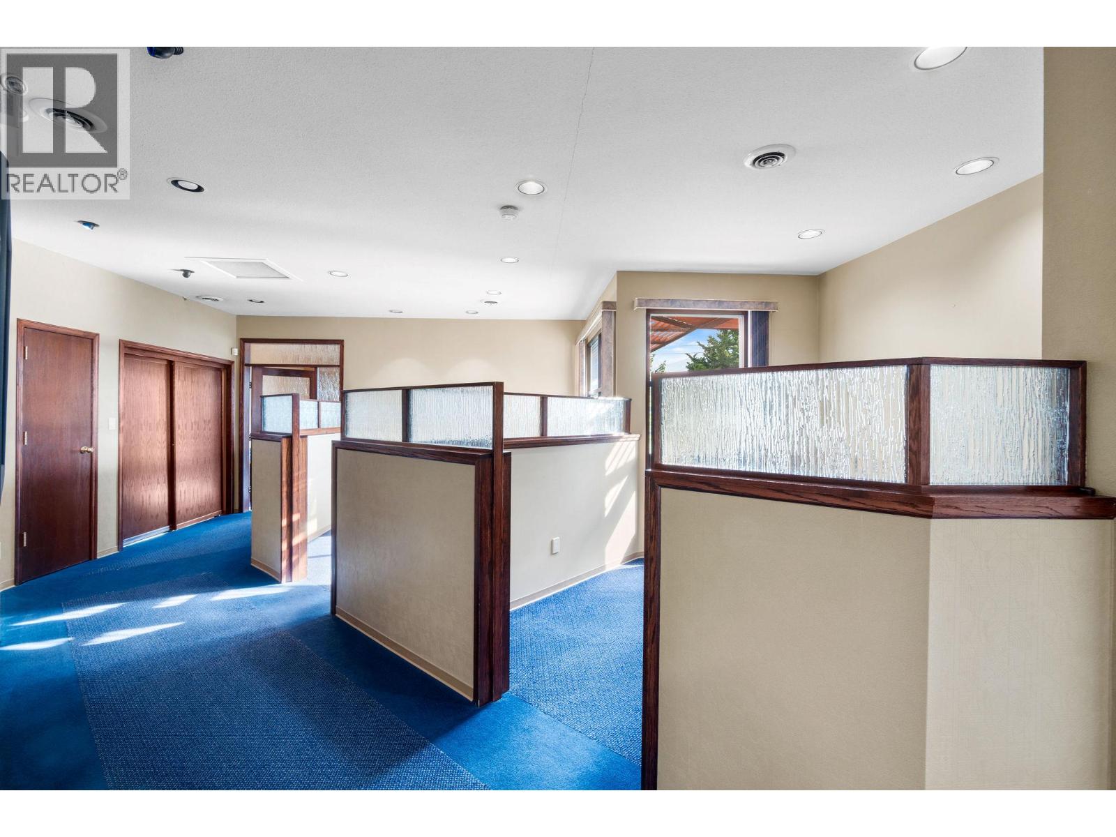 218a Broadway Street W Property Photo 15