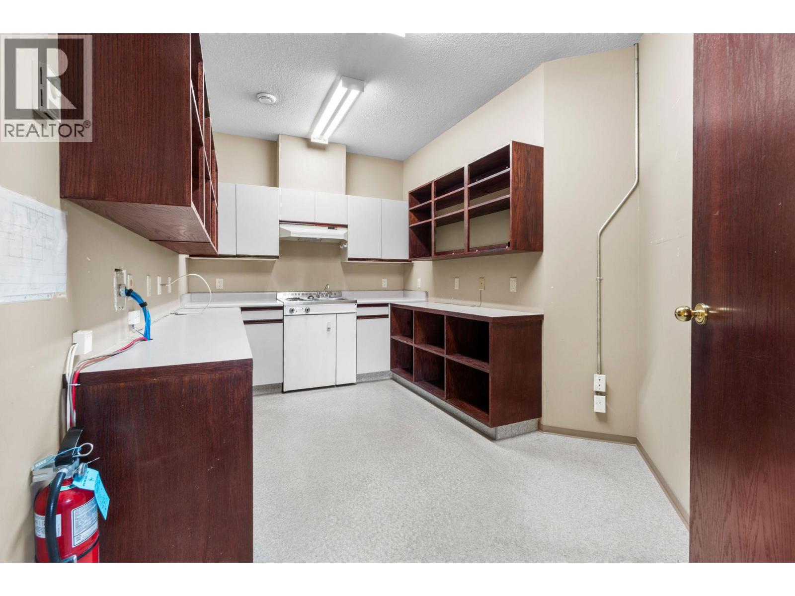 218a Broadway Street W Property Photo 19