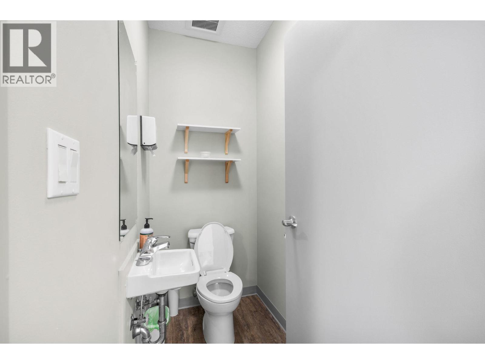 218a Broadway Street W Property Photo 35