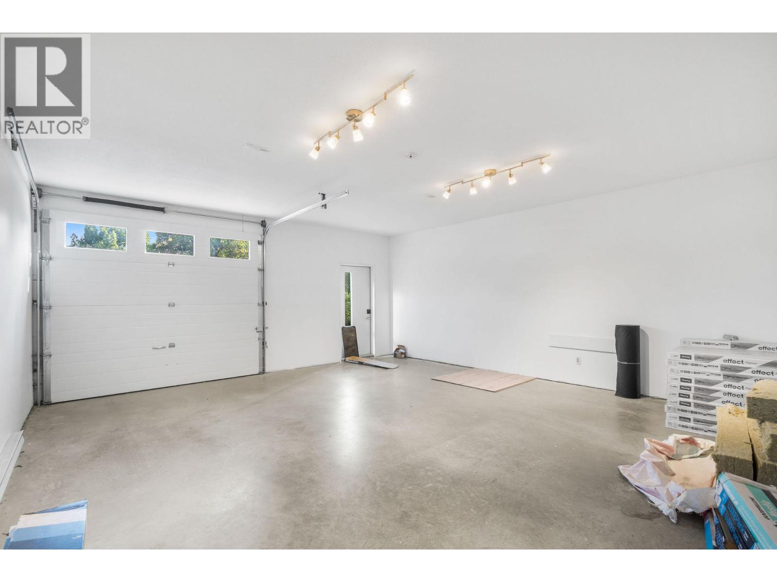 218a Broadway Street W Property Photo 37