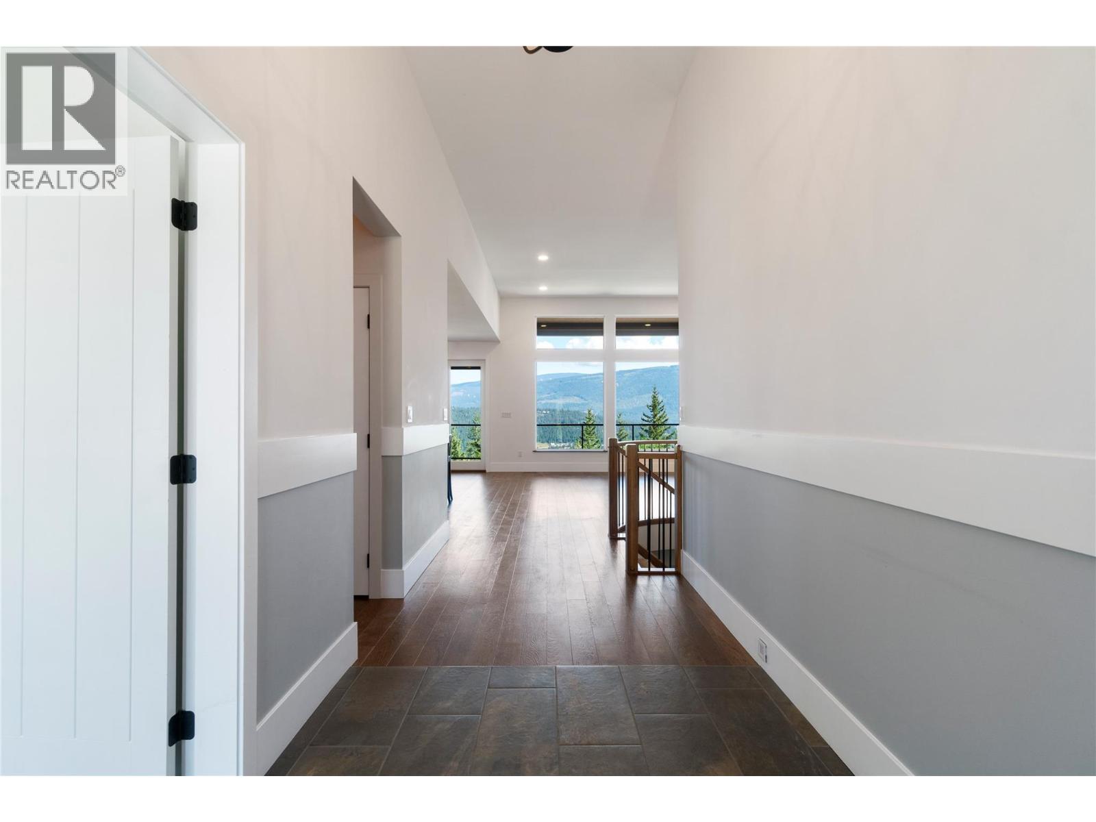 2510 Highlands Drive Property Photo 3