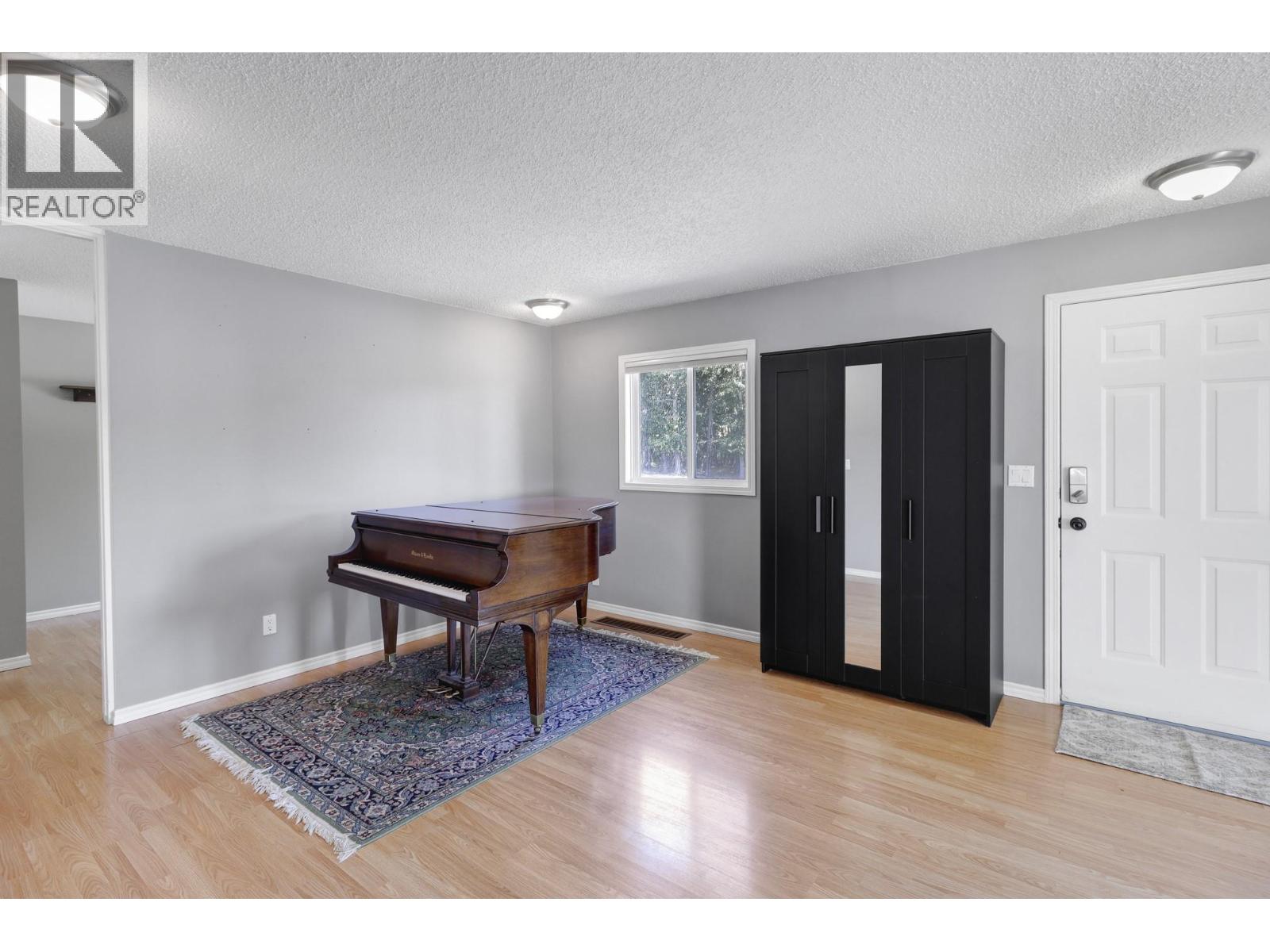 540 4 Avenue Property Photo 8
