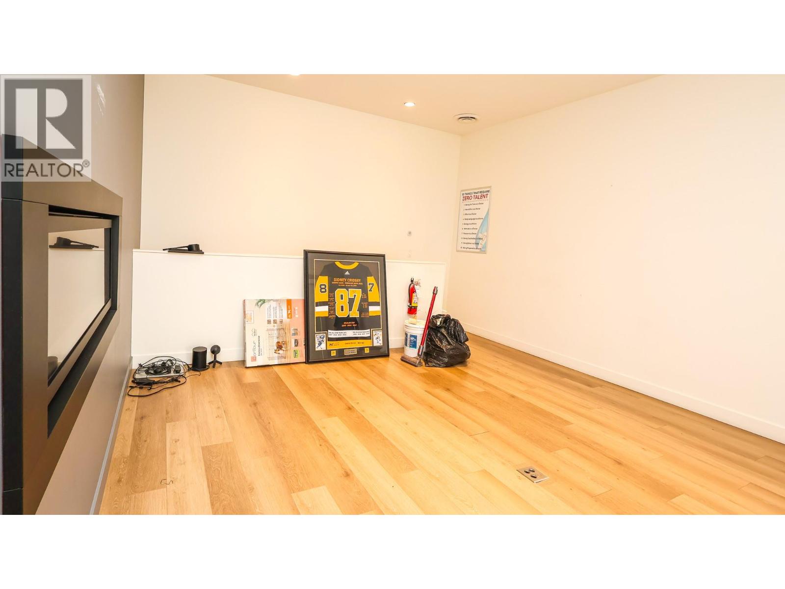 470 Neave Court Unit# 104 Property Photo 16