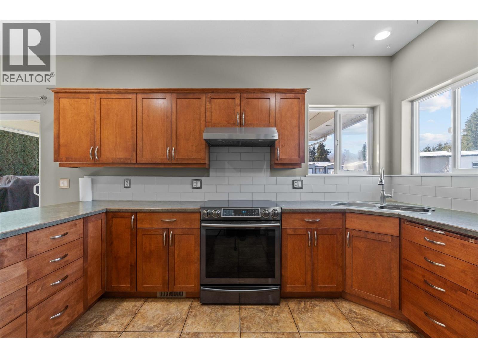 2860 15 Avenue Ne Property Photo 44